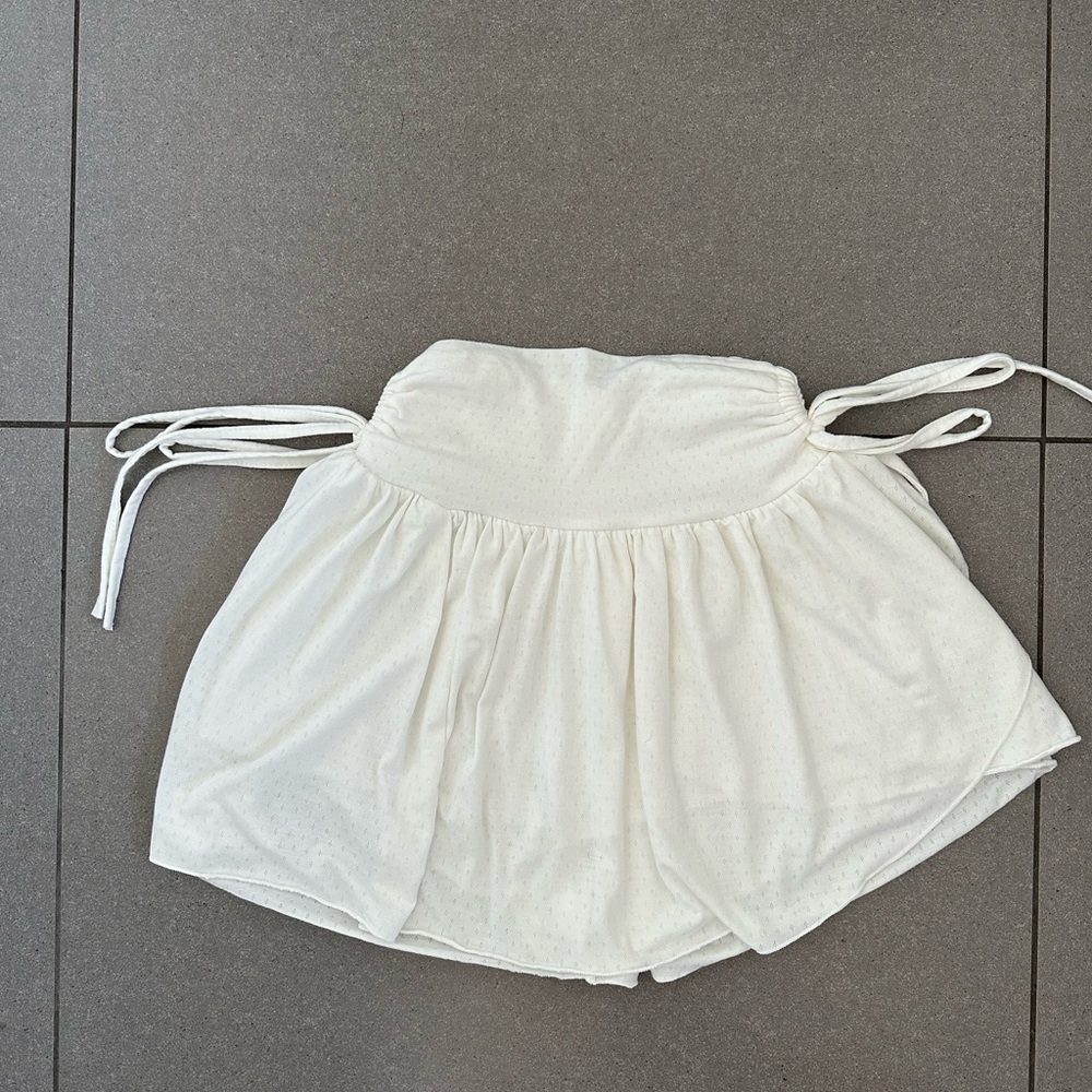 Off- white flower beach skort